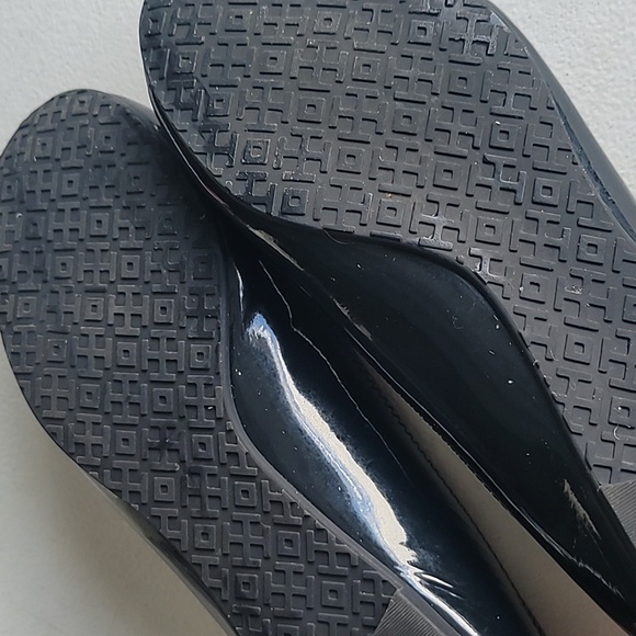 Tory Burch Dark Navy Loafers with Gold Emblem - Patent Leather - Picture 5 of 5